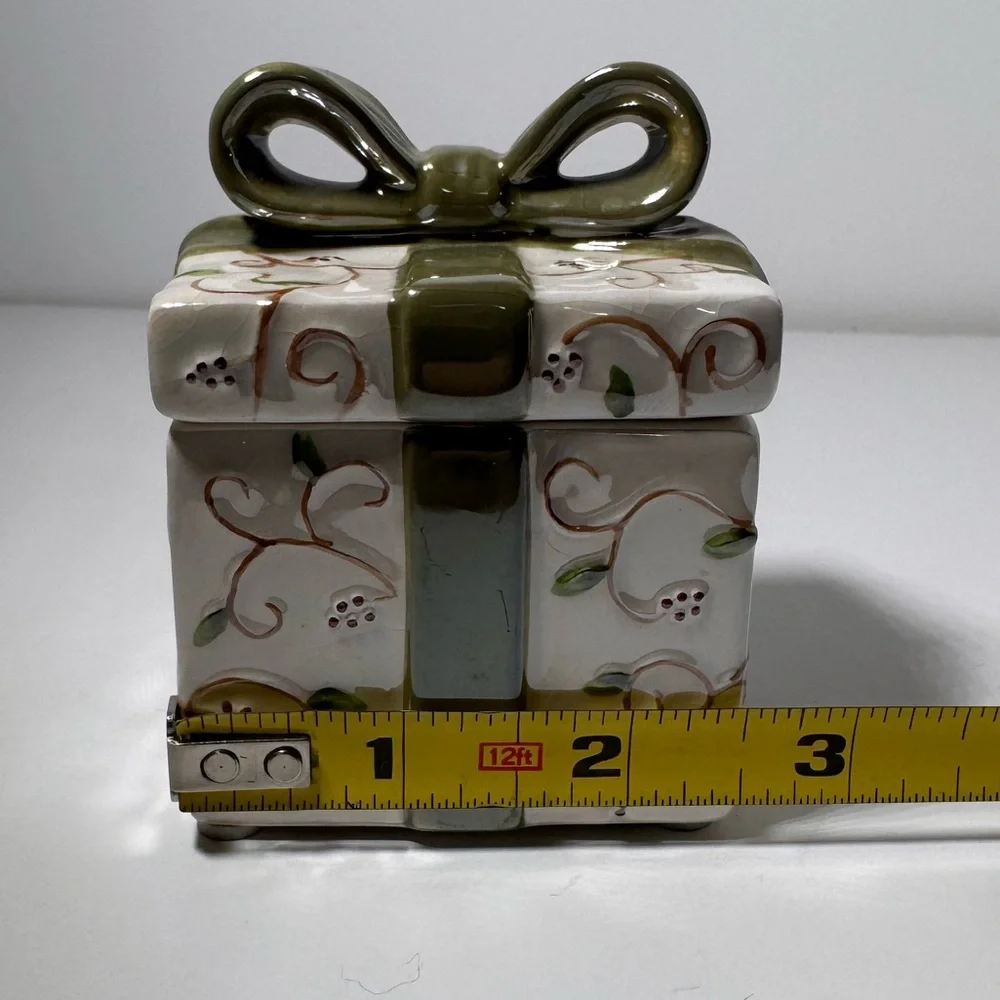 Yankee Candle Christmas Present Gift Box Tealight Ceramic Trinket Dish Green Bow